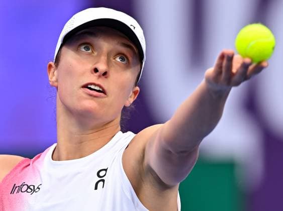 WTA, Tennis Damen QATAR OPEN TENNIS TOURNAMENT ROUND OF 64 Iga Swiatek of Poland competes in her round of 64 match against Maria Sakkari of Greece during the WTA Qatar TotalEnergies Open 2025 tennis tournament at the Khalifa International Tennis Complex in Doha, Qatar, on February 10, 2025. Copyright: xNOUSHADx