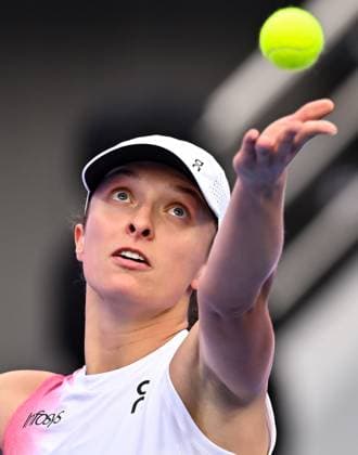 WTA, Tennis Damen QATAR OPEN TENNIS TOURNAMENT ROUND OF 64 Iga Swiatek of Poland competes in her round of 64 match against Maria Sakkari of Greece during the WTA Qatar TotalEnergies Open 2025 tennis tournament at the Khalifa International Tennis Complex in Doha, Qatar, on February 10, 2025. Copyright: xNOUSHADx