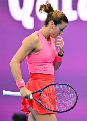 WTA, Tennis Damen QATAR OPEN TENNIS TOURNAMENT ROUND OF 64 Maria Sakkari of Greece competes in her round of 64 match against Iga Swiatek of Poland during the WTA Qatar TotalEnergies Open 2025 tennis tournament at the Khalifa International Tennis Complex in Doha, Qatar, on February 10, 2025. Copyright: xNOUSHADx