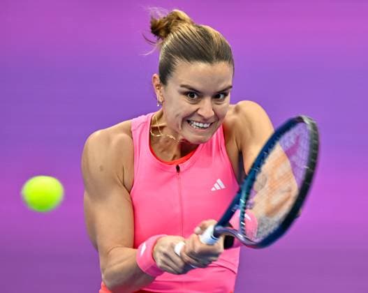 WTA, Tennis Damen QATAR OPEN TENNIS TOURNAMENT ROUND OF 64 Maria Sakkari of Greece competes in her round of 64 match against Iga Swiatek of Poland during the WTA Qatar TotalEnergies Open 2025 tennis tournament at the Khalifa International Tennis Complex in Doha, Qatar, on February 10, 2025. Copyright: xNOUSHADx