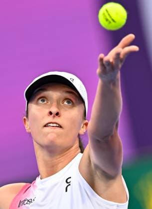 WTA, Tennis Damen QATAR OPEN TENNIS TOURNAMENT ROUND OF 64 Iga Swiatek of Poland competes in her round of 64 match against Maria Sakkari of Greece during the WTA Qatar TotalEnergies Open 2025 tennis tournament at the Khalifa International Tennis Complex in Doha, Qatar, on February 10, 2025. Copyright: xNOUSHADx