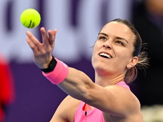 WTA, Tennis Damen QATAR OPEN TENNIS TOURNAMENT ROUND OF 64 Maria Sakkari of Greece competes in her round of 64 match against Iga Swiatek of Poland during the WTA Qatar TotalEnergies Open 2025 tennis tournament at the Khalifa International Tennis Complex in Doha, Qatar, on February 10, 2025. Copyright: xNOUSHADx