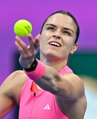 WTA, Tennis Damen QATAR OPEN TENNIS TOURNAMENT ROUND OF 64 Maria Sakkari of Greece competes in her round of 64 match against Iga Swiatek of Poland during the WTA Qatar TotalEnergies Open 2025 tennis tournament at the Khalifa International Tennis Complex in Doha, Qatar, on February 10, 2025. Copyright: xNOUSHADx