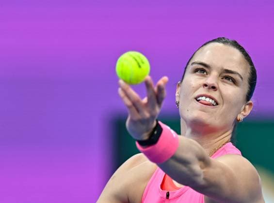 WTA, Tennis Damen QATAR OPEN TENNIS TOURNAMENT ROUND OF 64 Maria Sakkari of Greece competes in her round of 64 match against Iga Swiatek of Poland during the WTA Qatar TotalEnergies Open 2025 tennis tournament at the Khalifa International Tennis Complex in Doha, Qatar, on February 10, 2025. Copyright: xNOUSHADx