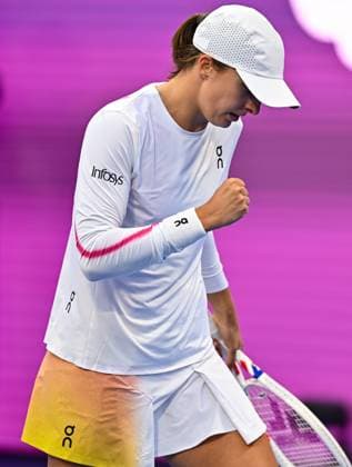 WTA, Tennis Damen QATAR OPEN TENNIS TOURNAMENT ROUND OF 64 Iga Swiatek of Poland competes in her round of 64 match against Maria Sakkari of Greece during the WTA Qatar TotalEnergies Open 2025 tennis tournament at the Khalifa International Tennis Complex in Doha, Qatar, on February 10, 2025. Copyright: xNOUSHADx