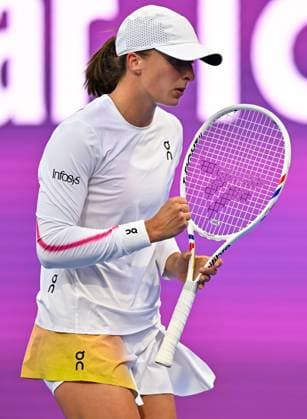 WTA, Tennis Damen QATAR OPEN TENNIS TOURNAMENT ROUND OF 64 Iga Swiatek of Poland competes in her round of 64 match against Maria Sakkari of Greece during the WTA Qatar TotalEnergies Open 2025 tennis tournament at the Khalifa International Tennis Complex in Doha, Qatar, on February 10, 2025. Copyright: xNOUSHADx