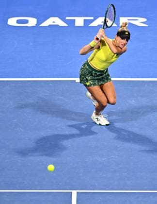 WTA, Tennis Damen QATAR OPEN TENNIS TOURNAMENT ROUND OF 64 McCartney Kessler of the United States competes in her round of 64 match against Ons Jabeur of Tunisia during the WTA Qatar TotalEnergies Open 2025 tennis tournament at the Khalifa International Tennis Complex in Doha, Qatar, on February 10, 2025. Copyright: xNOUSHADx