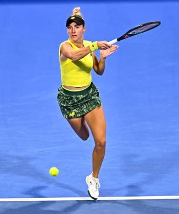 WTA, Tennis Damen QATAR OPEN TENNIS TOURNAMENT ROUND OF 64 McCartney Kessler of the United States competes in her round of 64 match against Ons Jabeur of Tunisia during the WTA Qatar TotalEnergies Open 2025 tennis tournament at the Khalifa International Tennis Complex in Doha, Qatar, on February 10, 2025. Copyright: xNOUSHADx