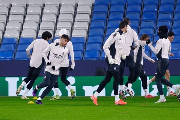 February 10, 2025, Manchester, Manchester, ENGLAND: Raul Asencio of Real Madrid warms up during the UEFA Champions League 2024 25 League Knockout Play-off First Leg Training And press conference, PK, Pressekonferenz at Manchester City Stadium on February 10, 2025 in Manchester, England. Manchester ENGLAND - ZUMAa181 20250210_zaa_a181_155 Copyright: xDennisxAgyemanx