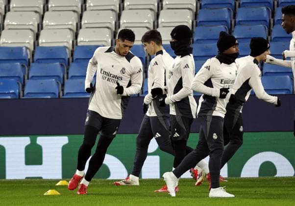 10th February 2025, Etihad Stadium, Manchester, England; press conference, PK, Pressekonferenz ahead of the UEFA Champions League play off match against Real Madrid in Manchester, England. The Real Madrid squad warms up during the open training session at the Etihad Stadium ahead of tomorrow s Champions League play-off first leg against Manchester City  ActionPlus12749713 AlanxMartin
