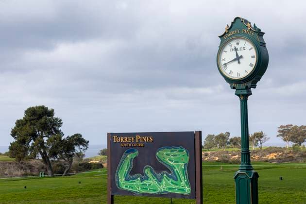 LA JOLLA, CA, CA - FEBRUARY 10: A course map and clock on display near the first tee during the first day of practice before start of the Genesis Invitational tournament, Monday, February 10, 2025, at Torrey Pines Golf Course in La Jolla, California. (Photo by Tony Ding Icon Sportswire) GOLF: FEB 10 PGA, Golf Herren The Genesis Invitational EDITORIAL USE ONLY Icon46520250210007