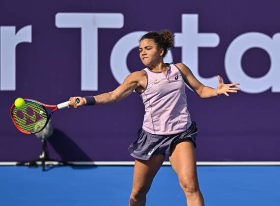 WTA, Tennis Damen QATAR OPEN TENNIS TOURNAMENT ROUND OF 32 Jasmine Paolini of Italy competes in her round of 32 match against Caroline Garcia of France during the WTA Qatar TotalEnergies Open 2025 tennis tournament at the Khalifa International Tennis Complex in Doha, Qatar, on February 11, 2025. Copyright: xNOUSHADx