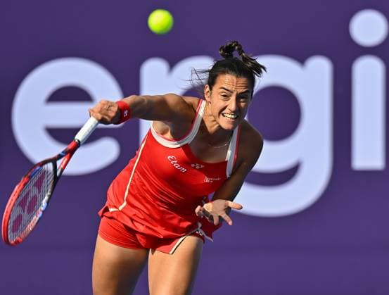 WTA, Tennis Damen QATAR OPEN TENNIS TOURNAMENT ROUND OF 32 Caroline Garcia of France competes in her round of 32 match against Jasmine Paolini of Italy during the WTA Qatar TotalEnergies Open 2025 tennis tournament at the Khalifa International Tennis Complex in Doha, Qatar, on February 11, 2025. Copyright: xNOUSHADx