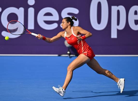 WTA, Tennis Damen QATAR OPEN TENNIS TOURNAMENT ROUND OF 32 Caroline Garcia of France competes in her round of 32 match against Jasmine Paolini of Italy during the WTA Qatar TotalEnergies Open 2025 tennis tournament at the Khalifa International Tennis Complex in Doha, Qatar, on February 11, 2025. Copyright: xNOUSHADx