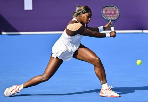 WTA, Tennis Damen QATAR OPEN TENNIS TOURNAMENT ROUND OF 32 Alycia Parks of the United States competes in her round of 32 match against Sofia Kenin of the United States during the WTA Qatar TotalEnergies Open 2025 tennis tournament at the Khalifa International Tennis Complex in Doha, Qatar, on February 11, 2025. Copyright: xNOUSHADx