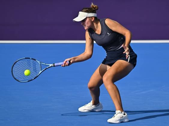 WTA, Tennis Damen QATAR OPEN TENNIS TOURNAMENT ROUND OF 32 Sofia Kenin of the United States competes in her round of 32 match against Alycia Parks of the United States during the WTA Qatar TotalEnergies Open 2025 tennis tournament at the Khalifa International Tennis Complex in Doha, Qatar, on February 11, 2025. Copyright: xNOUSHADx