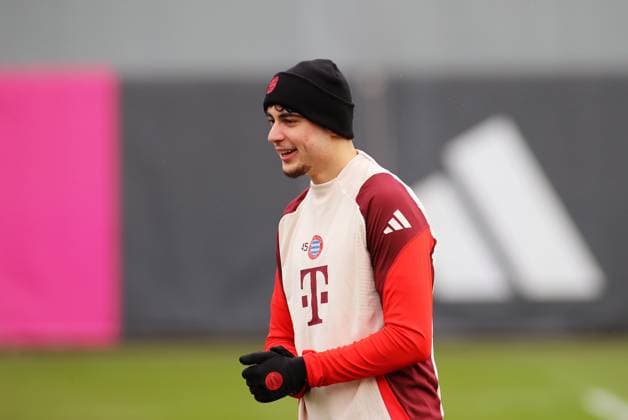 Football, Men, Season 2024 2025, FC Bayern Munich, Final training, Training, Champions League Aleksandar Pavlovic FC Bayern Munich Head, Upper body