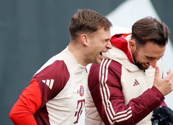 Football, Men, Season 2024 2025, FC Bayern Munich, Final training, Training, Champions League Joshua Kimmich FC Bayern Munich must be laughing, laughs