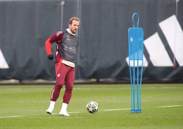 Football, Men, Season 2024 2025, FC Bayern Munich, Final training, Training, Champions League Harry Kane FC Bayern Munich with ball