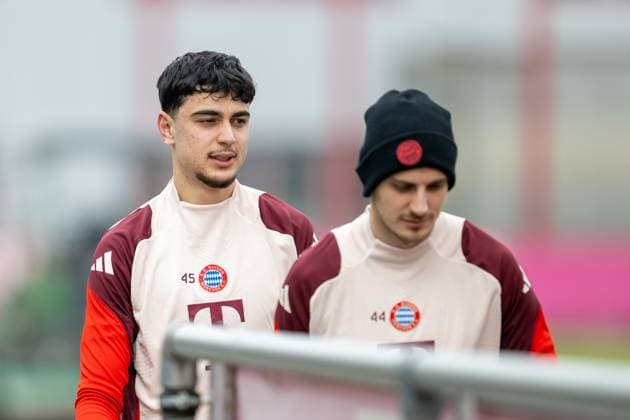 Aleksandar Pavlovic 45 FC Bayern Muenchen , final training before the UEFA Champions League match against Celtic Glasgow, season 2024 2025 at Saebener Strasse 11 02 2025 DFB regulations prohibit any use of photographs as image sequences and or quasi video Muenchen Bayern Germany Copyright: xkolbert-press UlrichxGamelx