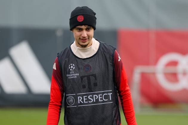 Aleksandar Pavlovic FC Bayern Muenchen, 45 , GER, Final training, FC Bayern Muenchen, Football, UEFA Champions League, Play offs, 2024 2025 season, 11 02 2025, GER, Final training, FC Bayern Muenchen, Football, UEFA Champions League, Play offs, 2024 2025 season, 11 02 2025 Muenchen Copyright: xEibner-Pressefoto JennixMaulx EP_JML