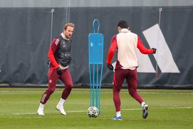 Harry Kane FC Bayern Muenchen, 09 with Minjae Kim FC Bayern Muenchen, 03 in training, GER, Final training, FC Bayern Muenchen, Football, UEFA Champions League, Play offs, 2024 2025 season, 11 02 2025, GER, Final training, FC Bayern Muenchen, Football, UEFA Champions League, Play offs, 2024 2025 season, 11 02 2025 Muenchen Copyright: xEibner-Pressefoto JennixMaulx EP_JML