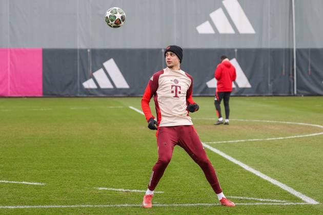 Aleksandar Pavlovic FC Bayern Muenchen, 45 with ball, GER, Final training, FC Bayern Muenchen, Football, UEFA Champions League, Play offs, 2024 2025 season, 11 02 2025, GER, Final training, FC Bayern Muenchen, Football, UEFA Champions League, Play offs, 2024 2025 season, 11 02 2025 Muenchen Copyright: xEibner-Pressefoto JennixMaulx EP_JML