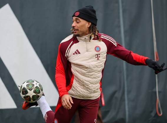 Sacha Boey FC Bayern Muenchen, 23 with ball, GER, Final training, FC Bayern Muenchen, Football, UEFA Champions League, Play offs, 2024 2025 season, 11 02 2025, GER, Final training, FC Bayern Muenchen, Football, UEFA Champions League, Play offs, 2024 2025 season, 11 02 2025 Muenchen Copyright: xEibner-Pressefoto JennixMaulx EP_JML