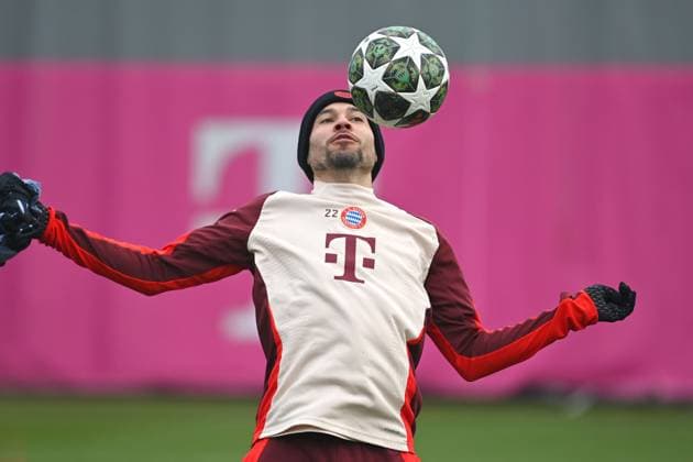 Raphael GUERREIRO Bayern Muenchen ,action,single picture,cropped single motif,half figure,half figure final training,training soccer Champions League final training before the play off match Celtic FC FC Bayern Muenchen on 11 02 2025 in Munich,