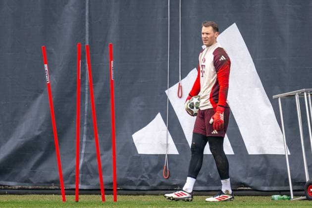 Manuel Neuer 1 FC Bayern Muenchen , final training before the UEFA Champions League match against Celtic Glasgow, season 2024 2025 at Saebener Strasse 11 02 2025 DFB regulations prohibit any use of photographs as image sequences and or quasi video Muenchen Bayern Germany Copyright: xkolbert-press UlrichxGamelx
