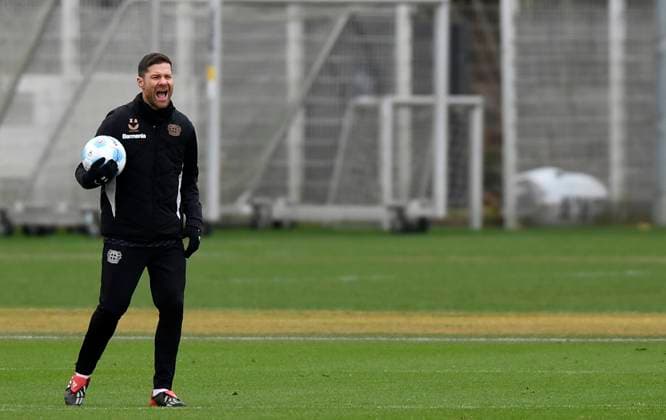 11 02 2025, xophax, Soccer , Bayer 04 Leverkusen Training, Training week before the top match against Bayer Munich Coach Xabi Alonso DFL DFB REGULATIONS PROHIBIT ANY USE OF PHOTOGRAPHS as IMAGE SEQUENCES and or QUASI VIDEO Leverkusen