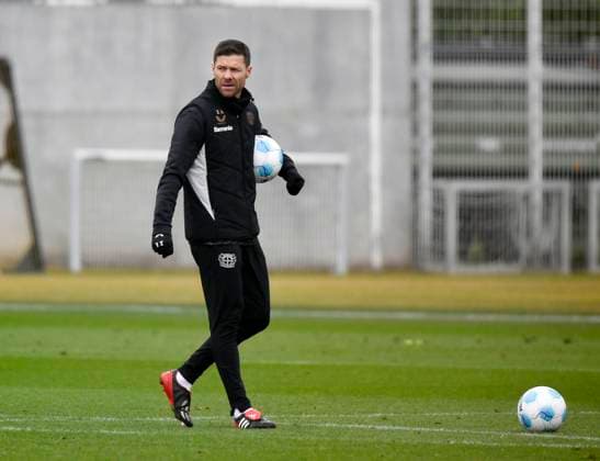 11 02 2025, xophax, Soccer , Bayer 04 Leverkusen Training, Training week before the top match against Bayer Munich Coach Xabi Alonso DFL DFB REGULATIONS PROHIBIT ANY USE OF PHOTOGRAPHS as IMAGE SEQUENCES and or QUASI VIDEO Leverkusen
