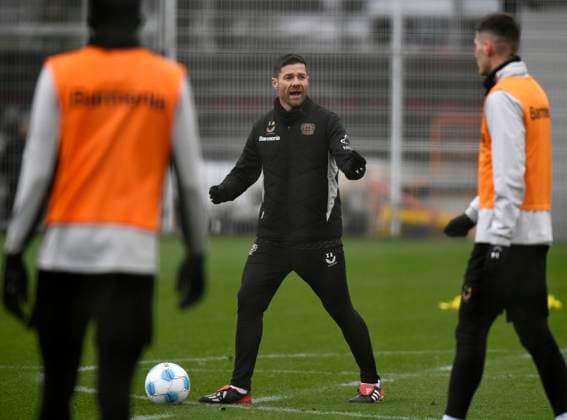 11 02 2025, xophax, Soccer , Bayer 04 Leverkusen Training, Training week before the top match against Bayer Munich, Coach Xabi Alonso DFL DFB REGULATIONS PROHIBIT ANY USE OF PHOTOGRAPHS as IMAGE SEQUENCES and or QUASI VIDEO Leverkusen
