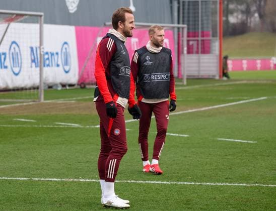 Harry Kane FC Bayern Muenchen, 09 at training, with Konrad Laimer FC Bayern Muenchen, 27 , GER, Final training, FC Bayern Muenchen, Football, UEFA Champions League, Play offs, 2024 2025 season, 11 02 2025, GER, Final training, FC Bayern Muenchen, Football, UEFA Champions League, Play offs, 2024 2025 season, 11 02 2025 Muenchen Copyright: xEibner-Pressefoto JennixMaulx EP_JML