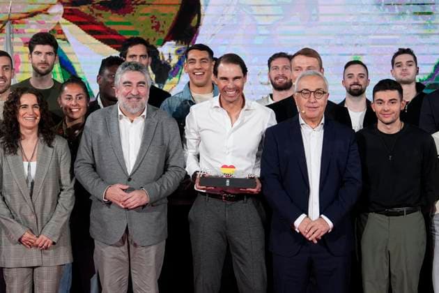 Bilder des Jahres 2025, Sport 02 Februar Sport Themen der Woche KW07 Sport Bilder des Tages February 11, 2025, Madrid, Madrid, SPAIN: Jose Manuel Rodriguez Uribes, President of Superior Sports Council CSD, Rafael Nadal and Alejandro Blanco, President of the Spanish Olympic Committee COE, pose for photo family with olympics during a tribute of Rafael Nadal celebrated at COE headquarters on February 11, 2025, in Madrid, Spain. Madrid SPAIN - ZUMAa181 20250211_zaa_a181_047 Copyright: xOscarxJ.xBarrosox