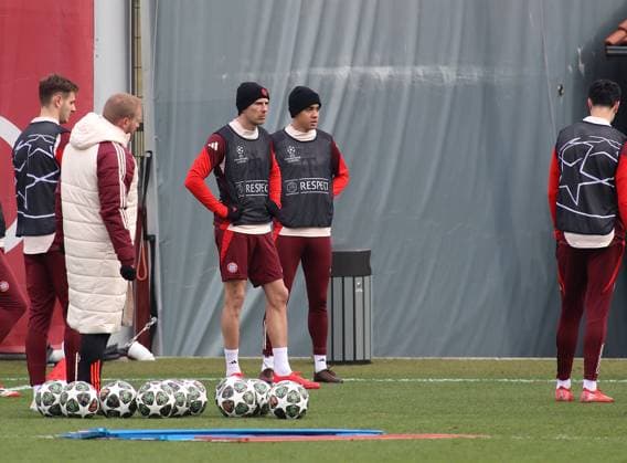 Football, Men, Season 2024 2025, FC Bayern Munich, Final training, Training, Champions League Leon Goretzka FC Bayern Munich left with Jamal Musiala FC Bayern Munich right standing, watching, watching, watching