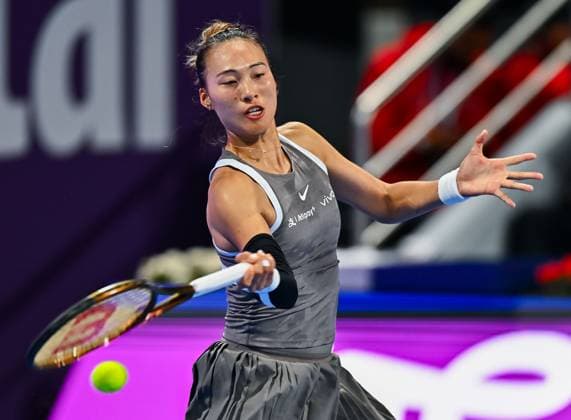 WTA, Tennis Damen QATAR OPEN TENNIS TOURNAMENT ROUND OF 32 Qinwen Zheng of China competes in her round of 32 match against Ons Jabeur of Tunisia during the WTA Qatar TotalEnergies Open 2025 tennis tournament at the Khalifa International Tennis Complex in Doha, Qatar, on February 11, 2025. DOHA Qatar Copyright: xNOUSHADx