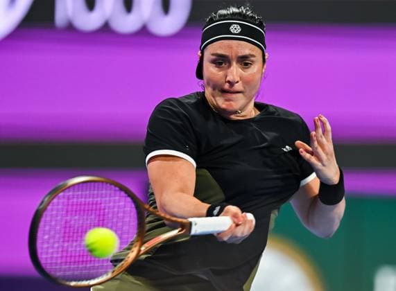 WTA, Tennis Damen QATAR OPEN TENNIS TOURNAMENT ROUND OF 32 Ons Jabeur of Tunisia competes in her round of 32 match against Qinwen Zheng of China during the WTA Qatar TotalEnergies Open 2025 tennis tournament at the Khalifa International Tennis Complex in Doha, Qatar, on February 11, 2025. Copyright: xNOUSHADx