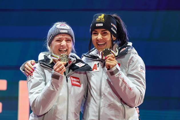 ALPINE SKIING - FIS Ski WC Saalbach 2025 SAALBACH,AUSTRIA,11.FEB.25 - ALPINE SKIING - FIS Alpine World Ski Championships Saalbach 2025, team combined, ladies, medal plaza, award ceremony. Image shows Katharina Truppe and Stephanie Venier (AUT). Keywords: medal.  GEPAxpictures xHaraldxSteiner