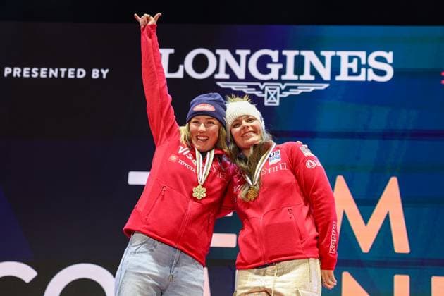 ALPINE SKIING - FIS Ski WC Saalbach 2025 SAALBACH,AUSTRIA,11.FEB.25 - ALPINE SKIING - FIS Alpine World Ski Championships Saalbach 2025, team combined, ladies, medal plaza, award ceremony. Image shows the rejoicing of Mikaela Shiffrin and Breezy Johnson (USA). Keywords: medal.  GEPAxpictures xHaraldxSteiner