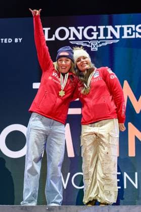 ALPINE SKIING - FIS Ski WC Saalbach 2025 SAALBACH,AUSTRIA,11.FEB.25 - ALPINE SKIING - FIS Alpine World Ski Championships Saalbach 2025, team combined, ladies, medal plaza, award ceremony. Image shows the rejoicing of Mikaela Shiffrin and Breezy Johnson (USA). Keywords: medal.  GEPAxpictures xHaraldxSteiner