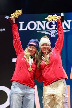 ALPINE SKIING - FIS Ski WC Saalbach 2025 SAALBACH,AUSTRIA,11.FEB.25 - ALPINE SKIING - FIS Alpine World Ski Championships Saalbach 2025, team combined, ladies, medal plaza, award ceremony. Image shows the rejoicing of Mikaela Shiffrin and Breezy Johnson (USA). Keywords: medal, trophy.  GEPAxpictures xHaraldxSteiner