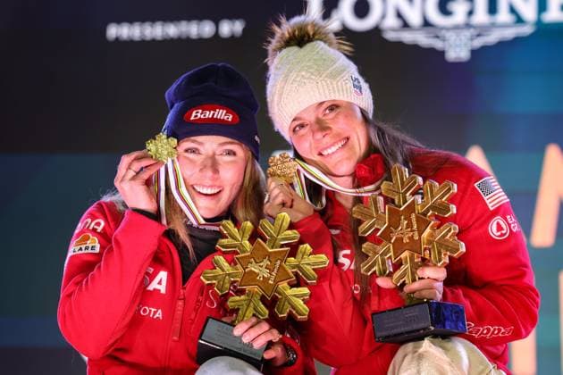 ALPINE SKIING - FIS Ski WC Saalbach 2025 SAALBACH,AUSTRIA,11.FEB.25 - ALPINE SKIING - FIS Alpine World Ski Championships Saalbach 2025, team combined, ladies, medal plaza, award ceremony. Image shows Mikaela Shiffrin and Breezy Johnson (USA). Keywords: medal, trophy.  GEPAxpictures xHaraldxSteiner