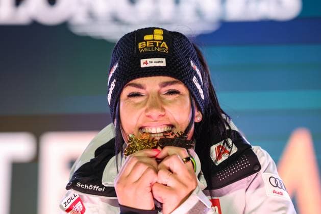 ALPINE SKIING - FIS Ski WC Saalbach 2025 SAALBACH,AUSTRIA,11.FEB.25 - ALPINE SKIING - FIS Alpine World Ski Championships Saalbach 2025, team combined, ladies, medal plaza, award ceremony. Image shows Stephanie Venier (AUT). Keywords: medal.  GEPAxpictures xHaraldxSteiner