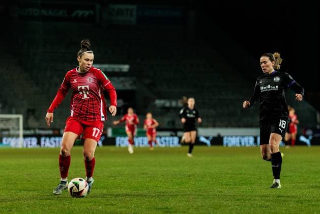 GOOGLE PIXEL Womens Bundesliga, SGS Essen 1 FC Köln 11 02 2025 Nicole Billa 1 FC Köln, 17 on the ball, Lena Ostermeier SGS Essen, 18 GOOGLE PIXEL Womens Bundesliga, SGS Essen 1 FC Köln, Essen, Stadion an der Hafenstrasse on 11 02 2025 DFB REGULATIONS PROHIBIT ANY USE OF PHOTOGRAPHS AS IMAGE SEQUENCES AND OR QUASI VIDEO Copyright: xBEAUTIFULxSPORTS Wunderlx