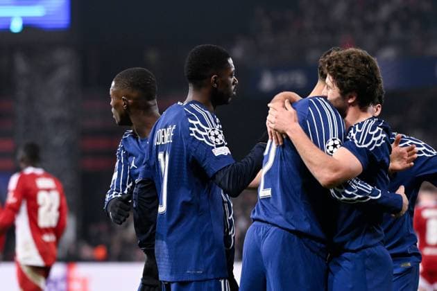 FOOTBALL : Brest vs PSG - Ligue des Champions - 11 02 2025 Ousmane DEMBELE ( 10 - PSG ) celebrates with teammates during the UEFA Champions League match between Stade Brestois 29 and Paris Saint Germain at Stade de Roudourou on February 11, 2025 in Guingamp, France. ( Photo by Dante Badano PsnewZ ) - GuingampFrance  Copyright: xDantexBadanox