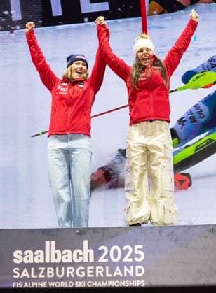 ALPINE SKIING - FIS Ski WC Saalbach 2025 SAALBACH,AUSTRIA,11.FEB.25 - ALPINE SKIING - FIS Alpine World Ski Championships Saalbach 2025, team combined, ladies, medal plaza, award ceremony. Image shows the rejoicing of Mikaela Shiffrin and Breezy Johnson (USA).  GEPAxpictures xHaraldxSteiner
