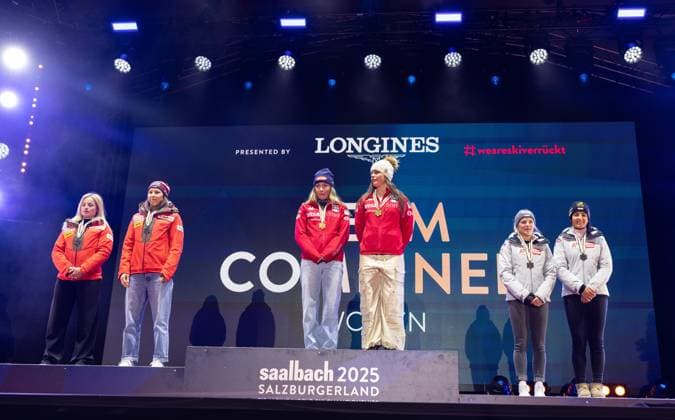 ALPINE SKIING - FIS Ski WC Saalbach 2025 SAALBACH,AUSTRIA,11.FEB.25 - ALPINE SKIING - FIS Alpine World Ski Championships Saalbach 2025, team combined, ladies, medal plaza, award ceremony. Image shows Lara Gut-Behrami, Wendy Holdener (SUI), Mikaela Shiffrin, Breezy Johnson (USA), Katharina Truppe and Stephanie Venier (AUT). Keywords: medals. GEPAxpictures xHaraldxSteiner