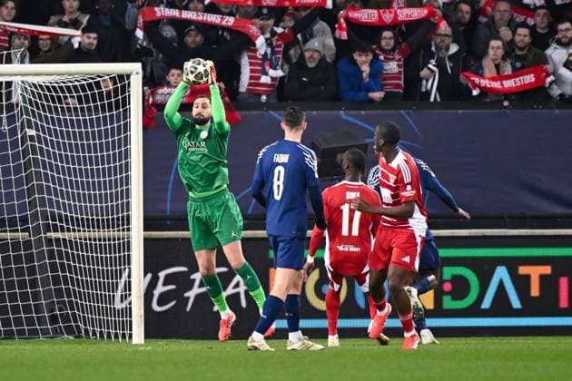 FOOTBALL : Brest vs PSG - Ligue des Champions - 11 02 2025 Gianluigi Donnarumma ( 1 - PSG ) during the UEFA Champions League match between Stade Brestois 29 and Paris Saint Germain at Stade de Roudourou on February 11, 2025 in Guingamp, France. ( Photo by Dante Badano PsnewZ ) - GuingampFrance  Copyright: xDantexBadanox