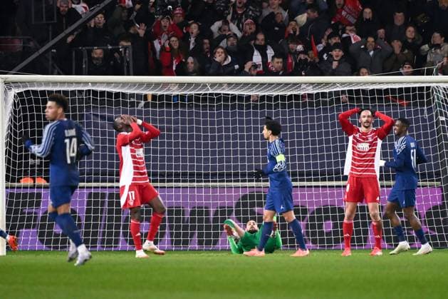 FOOTBALL : Brest vs PSG - Ligue des Champions - 11 02 2025 Abdallah Sima ( 17 - Brest ) and Ludovic Ajorque ( 19 - Brerst ) look dejected during the UEFA Champions League match between Stade Brestois 29 and Paris Saint Germain at Stade de Roudourou on February 11, 2025 in Guingamp, France. ( Photo by Dante Badano PsnewZ ) - GuingampFrance  Copyright: xDantexBadanox